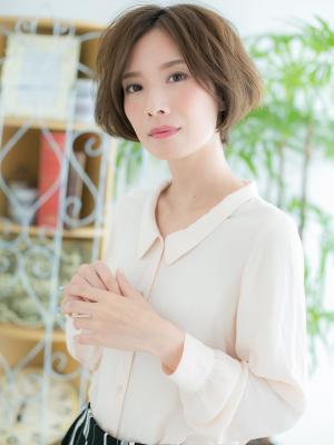 カーキベージュの小顔クールショート♪