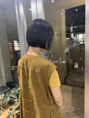 ホワイトグレージュ コンマヘア くすみブルー ダークアッシュ