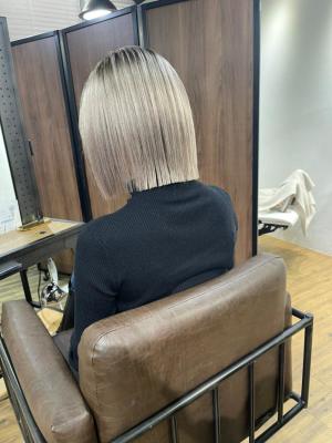 ホワイトグレージュ コンマヘア くすみブルー ダークアッシュ