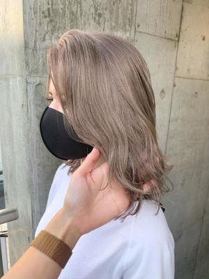 ミルクティーベージュ　グレージュ　ハイトーン