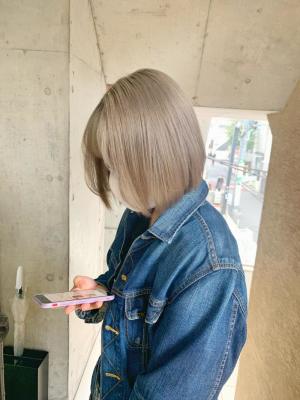 ミルクティーベージュ　グレージュ　ハイトーン