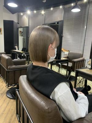 ミルクティーベージュ　グレージュ　ハイトーン