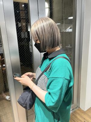 ミルクティーベージュ　グレージュ　ハイトーン