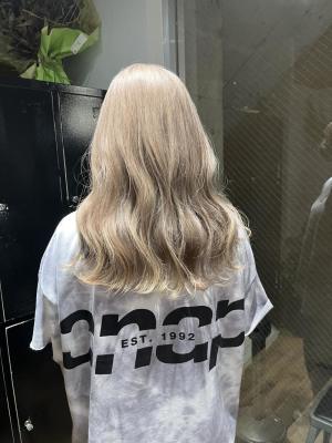 ミルクティーベージュ　グレージュ　ハイトーン