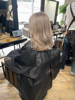 ミルクティーベージュ　グレージュ　ハイトーン