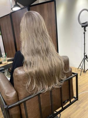 ホワイトグレージュ コンマヘアくすみブルー ダークアッシュ	