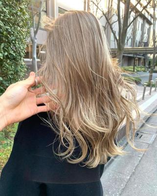 ホワイトグレージュ コンマヘアくすみブルー ダークアッシュ	