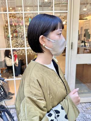 オン眉ぱっつんワイドバング　さらっとしたミニボブ