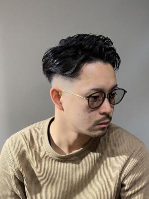 メリハリ刈り上げ ビジネスマンフェード メガネ男子 メリハリ刈り上げ ビジネスマンフェード メガネ男子のイメージ画像