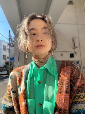 ホワイトグレージュ　ボブルフ　くすみブルー