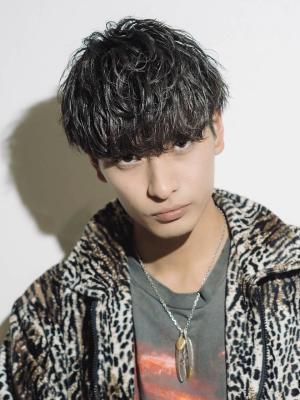 メンズヘア整形スパイラルパーマ波巻きツイストメンズパーマ髪型 メンズヘア整形スパイラルパーマ波巻きツイストメンズパーマ髪型