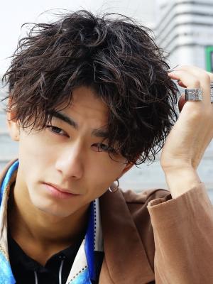 メンズヘア整形スパイラルパーマ波巻きツイストメンズパーマ髪型