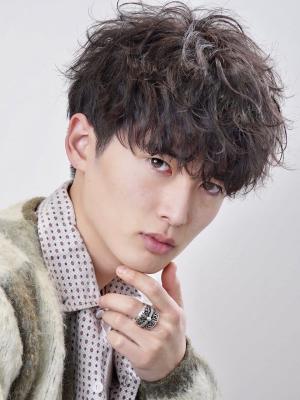 メンズヘア整形スパイラルパーマ波巻きツイストメンズパーマ髪型