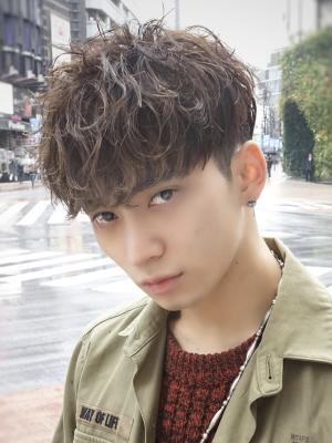 メンズヘア整形スパイラルパーマ波巻きツイストメンズパーマ髪型