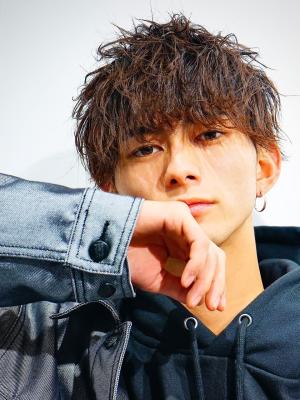 メンズヘア整形スパイラルパーマ波巻きツイストメンズパーマ髪型 メンズヘア整形スパイラルパーマ波巻きツイストメンズパーマ髪型