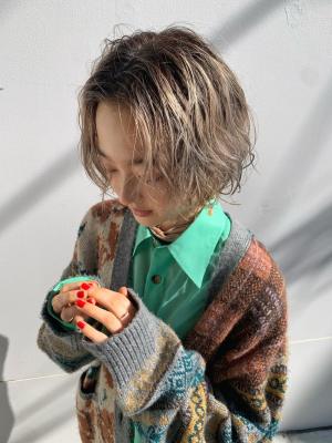 ホワイトグレージュ　ボブルフ　くすみブルー