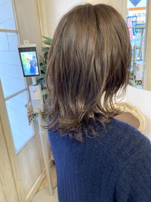 大人可愛いオリーブグレージュくびれ外ハネ40代梅ヶ丘美容室