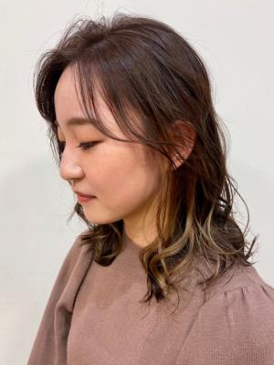 イヤリングカラー　ベージュカラー　10代20代