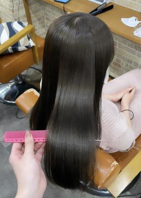 オリーブグレージュ