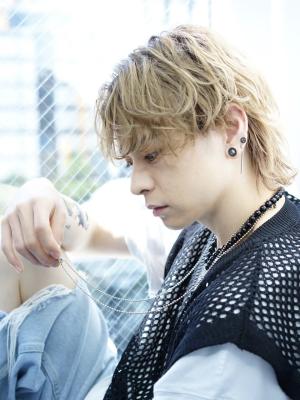 メンズヘア整形スパイラルパーマ波巻きツイストメンズパーマ髪型 メンズヘア整形スパイラルパーマ波巻きツイストメンズパーマ髪型のイメージ画像