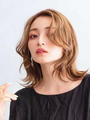 顔周りレイヤーミディアム 顔周りレイヤーミディアムのイメージ画像