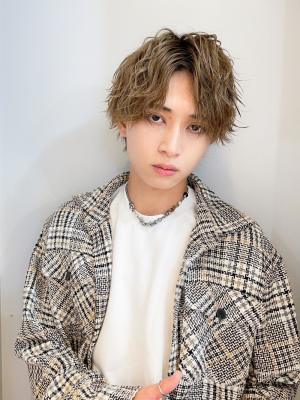 横浜☆ツイストセンターパート ミディアム 刈り上げ