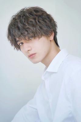 メンズヘア整形スパイラルパーマ波巻きツイストメンズパーマ髪型