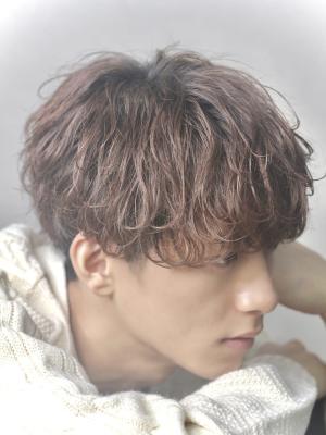 メンズヘア整形スパイラルパーマ波巻きツイストメンズパーマ髪型 メンズヘア整形スパイラルパーマ波巻きツイストメンズパーマ髪型のイメージ画像