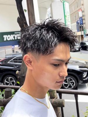 メンズヘア整形スパイラルパーマ波巻きツイストメンズパーマ髪型 メンズヘア整形スパイラルパーマ波巻きツイストメンズパーマ髪型のイメージ画像