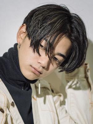 メンズヘア整形スパイラルパーマ波巻きツイストメンズパーマ髪型 メンズヘア整形スパイラルパーマ波巻きツイストメンズパーマ髪型のイメージ画像