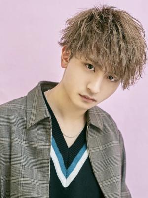 メンズヘア整形スパイラルパーマ波巻きツイストメンズパーマ髪型 メンズヘア整形スパイラルパーマ波巻きツイストメンズパーマ髪型のイメージ画像