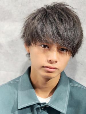 メンズヘア整形スパイラルパーマ波巻きツイストメンズパーマ髪型 メンズヘア整形スパイラルパーマ波巻きツイストメンズパーマ髪型のイメージ画像