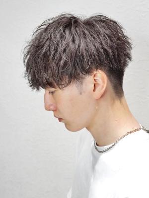 メンズヘア整形スパイラルパーマ波巻きツイストメンズパーマ髪型 メンズヘア整形スパイラルパーマ波巻きツイストメンズパーマ髪型のイメージ画像