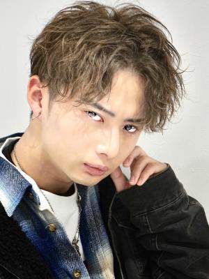 メンズヘア整形スパイラルパーマ波巻きツイストメンズパーマ髪型 メンズヘア整形スパイラルパーマ波巻きツイストメンズパーマ髪型のイメージ画像