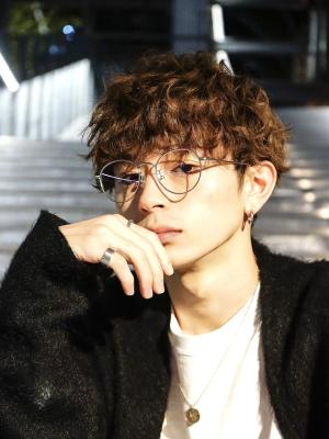 メンズヘア整形スパイラルパーマ波巻きツイストメンズパーマ髪型 メンズヘア整形スパイラルパーマ波巻きツイストメンズパーマ髪型