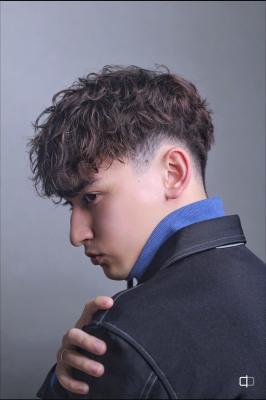 メンズヘア整形スパイラルパーマ波巻きツイストメンズパーマ髪型 メンズヘア整形スパイラルパーマ波巻きツイストメンズパーマ髪型