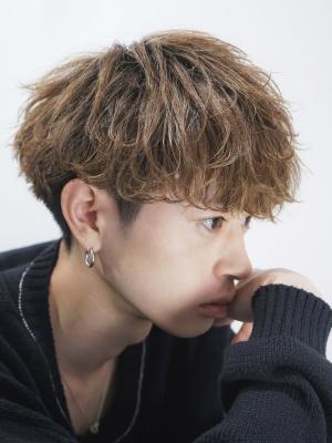メンズヘア整形スパイラルパーマ波巻きツイストメンズパーマ髪型 メンズヘア整形スパイラルパーマ波巻きツイストメンズパーマ髪型のイメージ画像