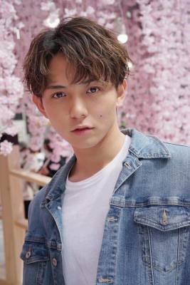 メンズヘア整形スパイラルパーマ波巻きツイストメンズパーマ髪型 メンズヘア整形スパイラルパーマ波巻きツイストメンズパーマ髪型