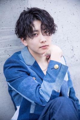 メンズヘア整形スパイラルパーマ波巻きツイストメンズパーマ髪型 メンズヘア整形スパイラルパーマ波巻きツイストメンズパーマ髪型