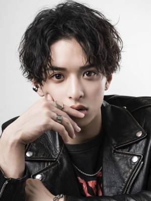 メンズヘア整形スパイラルパーマ波巻きツイストメンズパーマ髪型 メンズヘア整形スパイラルパーマ波巻きツイストメンズパーマ髪型