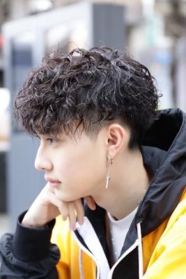 メンズヘア整形スパイラルパーマ波巻きツイストメンズパーマ髪型 メンズヘア整形スパイラルパーマ波巻きツイストメンズパーマ髪型