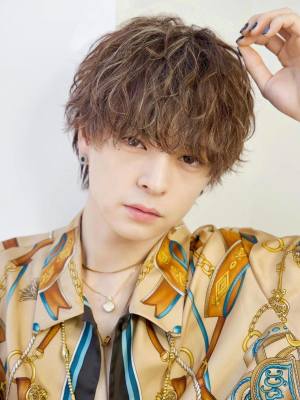 メンズヘア整形スパイラルパーマ波巻きツイストメンズパーマ髪型 メンズヘア整形スパイラルパーマ波巻きツイストメンズパーマ髪型