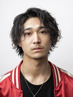 メンズヘア整形スパイラルパーマ波巻きツイストメンズパーマ髪型 メンズヘア整形スパイラルパーマ波巻きツイストメンズパーマ髪型のイメージ画像