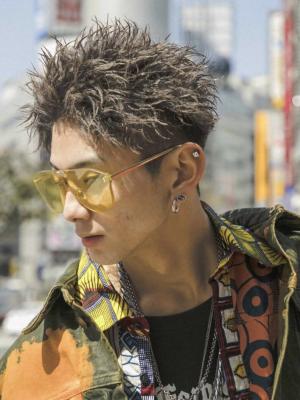 メンズヘア整形スパイラルパーマ波巻きツイストメンズパーマ髪型 メンズヘア整形スパイラルパーマ波巻きツイストメンズパーマ髪型のイメージ画像