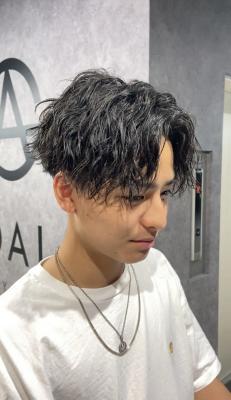 メンズヘア整形スパイラルパーマ波巻きツイストメンズパーマ髪型 メンズヘア整形スパイラルパーマ波巻きツイストメンズパーマ髪型のイメージ画像