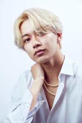メンズヘア整形スパイラルパーマ波巻きツイストメンズパーマ髪型 メンズヘア整形スパイラルパーマ波巻きツイストメンズパーマ髪型のイメージ画像