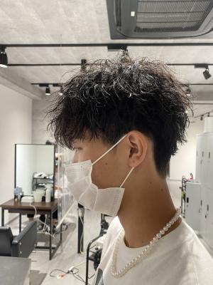 メンズヘア整形スパイラルパーマ波巻きツイストメンズパーマ髪型