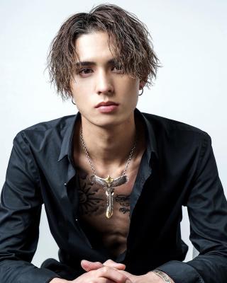 メンズヘア整形スパイラルパーマ波巻きツイストメンズパーマ髪型 メンズヘア整形スパイラルパーマ波巻きツイストメンズパーマ髪型のイメージ画像