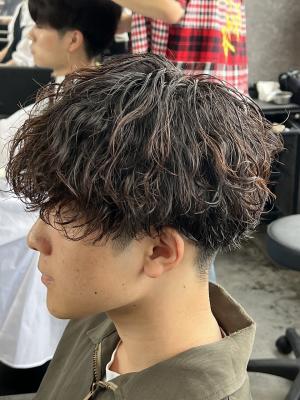メンズヘア整形スパイラルパーマ波巻きツイストメンズパーマ髪型