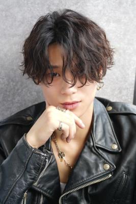メンズヘア整形スパイラルパーマ波巻きツイストメンズパーマ髪型